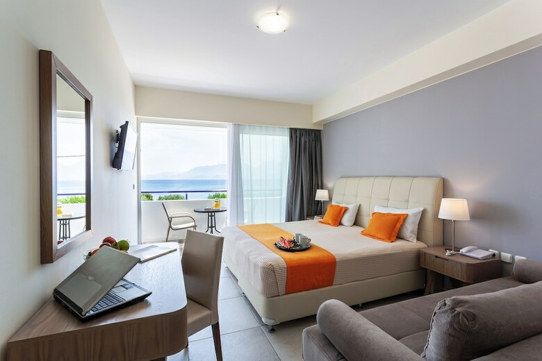 Aparthotel Faedra Beach Hotel