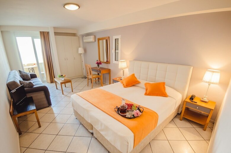 Aparthotel Faedra Beach Hotel