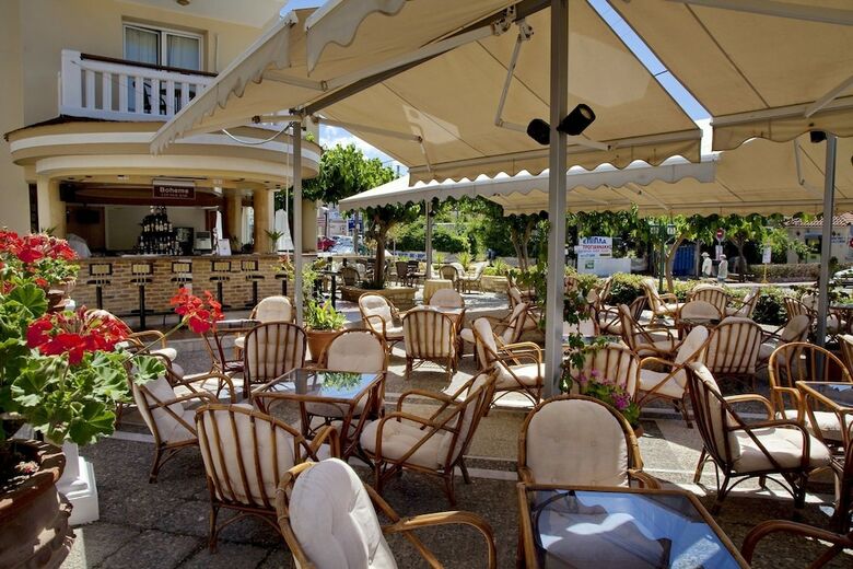 Jo-an Beach Hotel