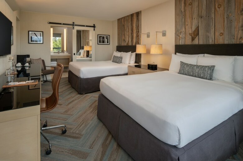 Hotel Paradox, Autograph Collection