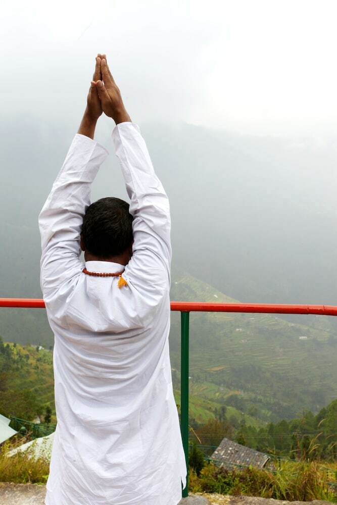 Hotel Whispering Pines Himalayan Retreat