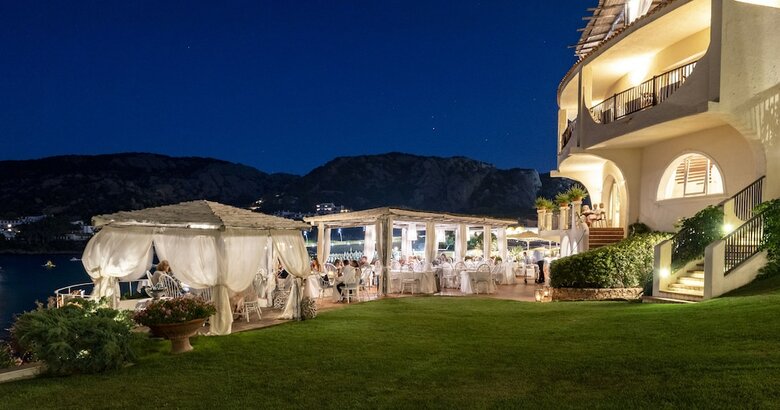 Club Hotel