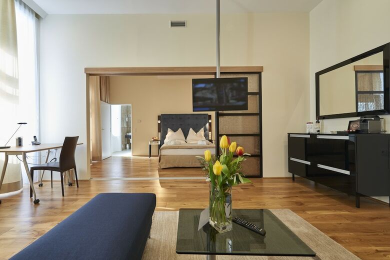 Hilight Suites Hotel