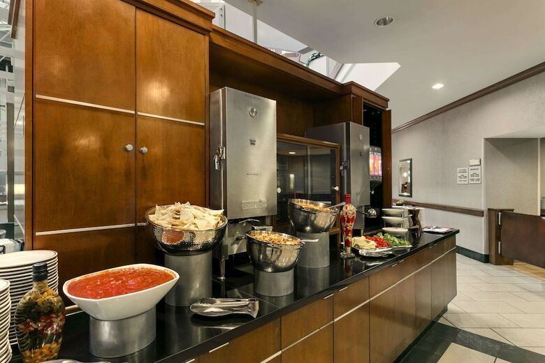 Hotel Embassy Suites Dulles - North/loudoun