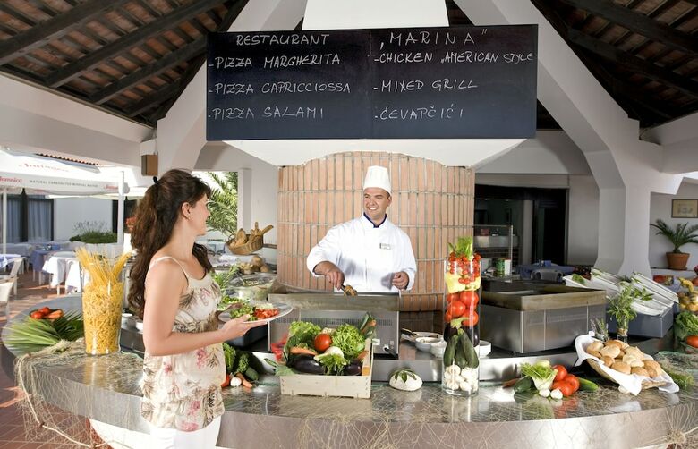 Hotel Lanterna Sunny Resort By Valamar