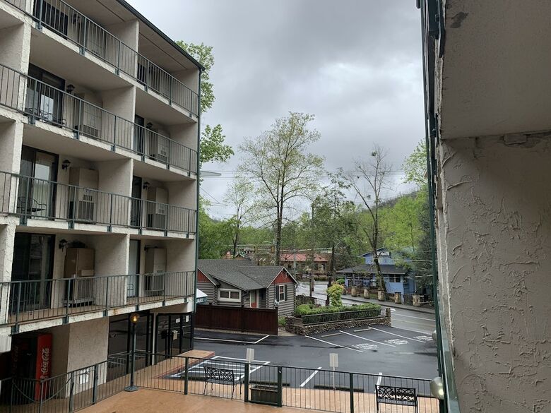 Hotel Oak Square Condominiums