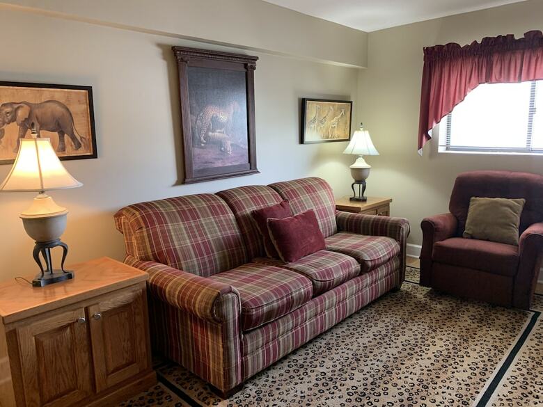 Hotel Oak Square Condominiums