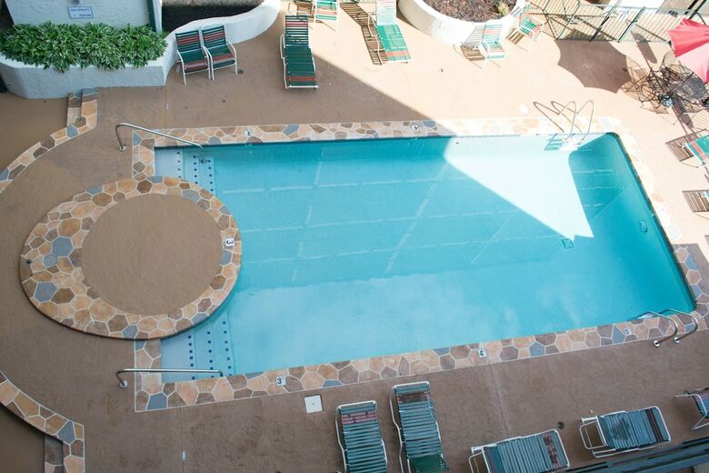 Hotel Oak Square Condominiums