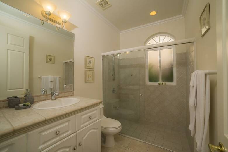 Stay In Cr Los Sue�os Condos