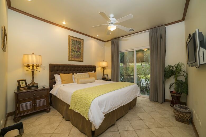 Stay In Cr Los Sue�os Condos