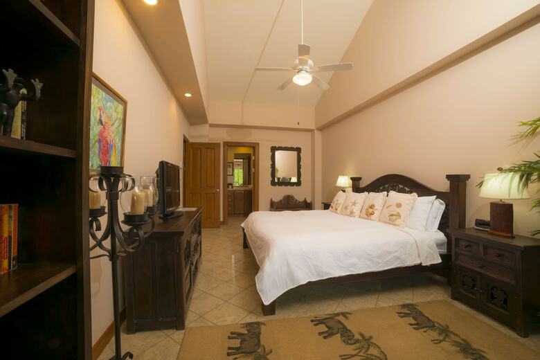 Stay In Cr Los Sue�os Condos