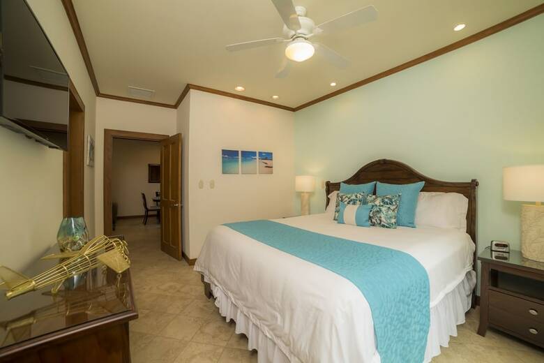 Stay In Cr Los Sue�os Condos