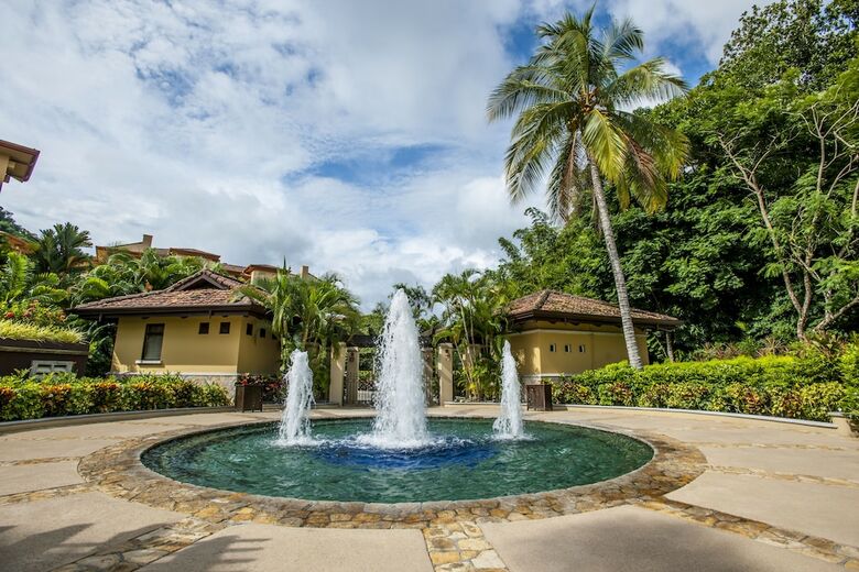 Stay In Cr Los Sue�os Condos