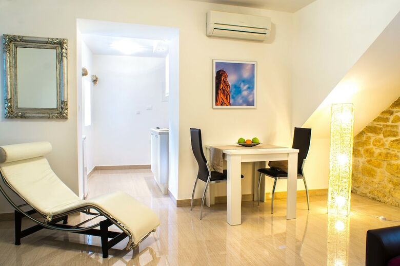 Split Oasis Apartments