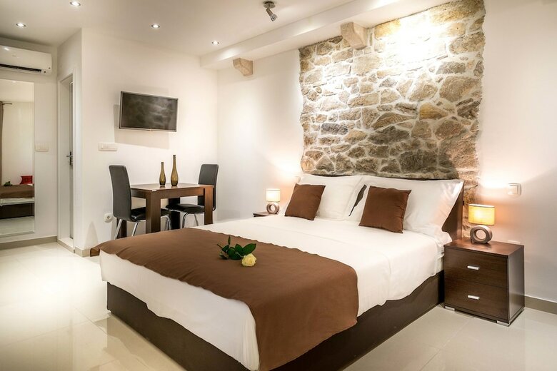 Split Oasis Apartments