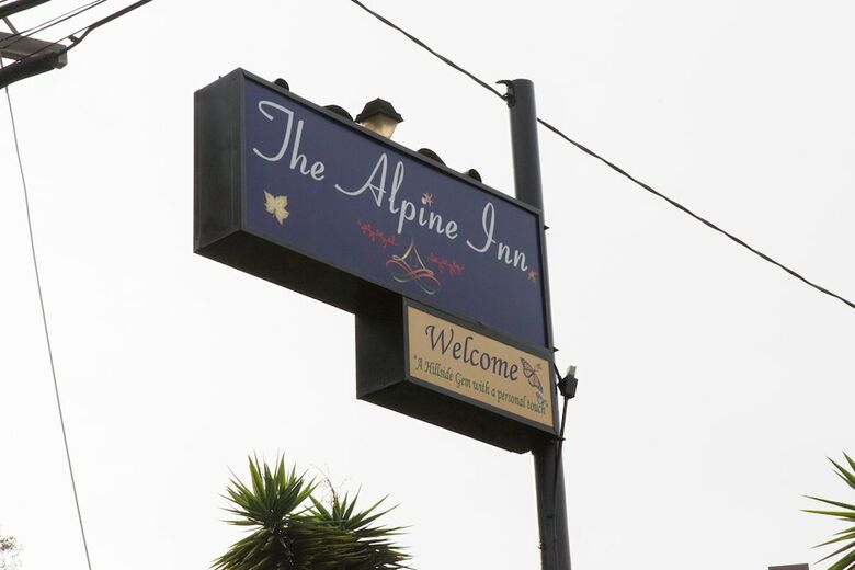 Hotel Alpine Inn And Suites