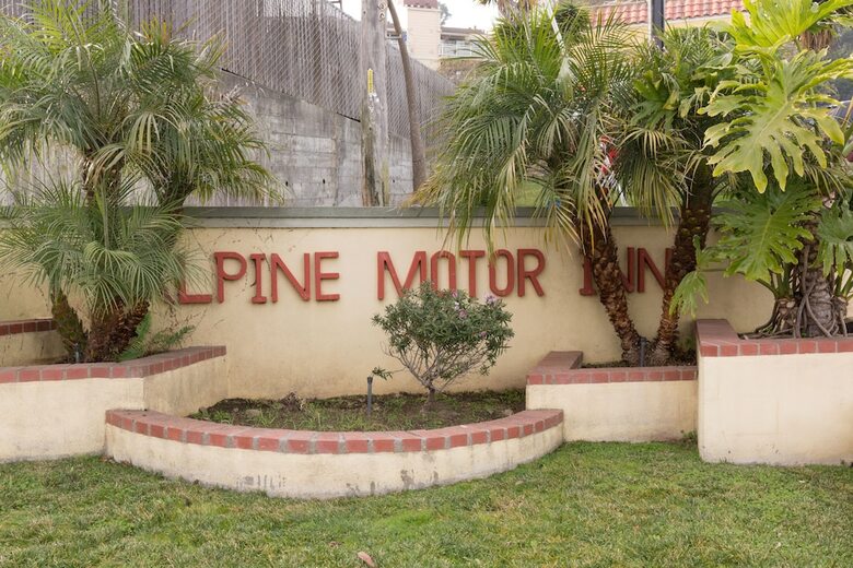 Hotel Alpine Inn And Suites