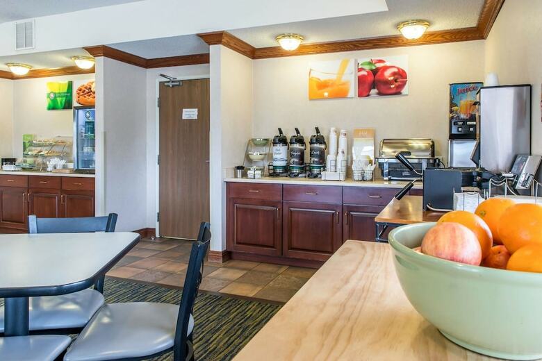 Hotel Quality Inn & Suites