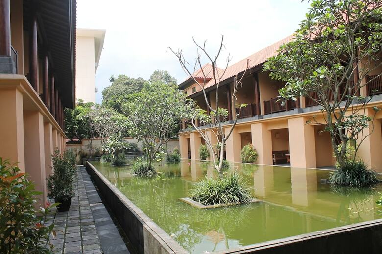 Hotel Laras Asri Resort And Spa