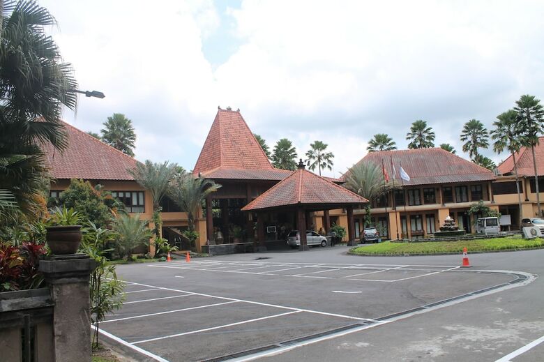 Hotel Laras Asri Resort And Spa