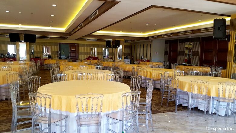 Newtown Plaza Hotel