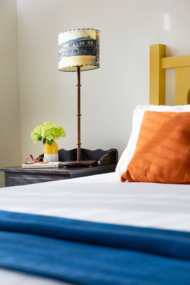 Hotel Sonoma Creek Inn