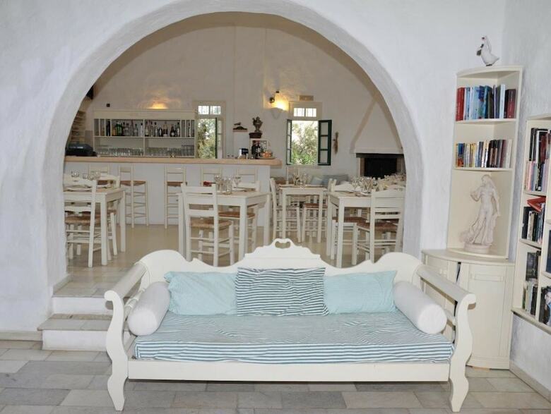 Aparthotel Anezina Village