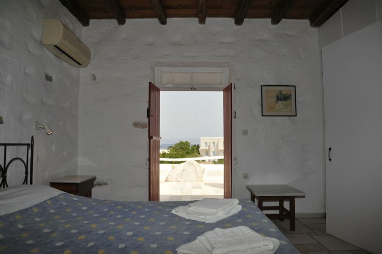 Aparthotel Anezina Village