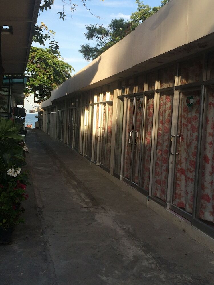 Hostal Supreeya Guesthouse