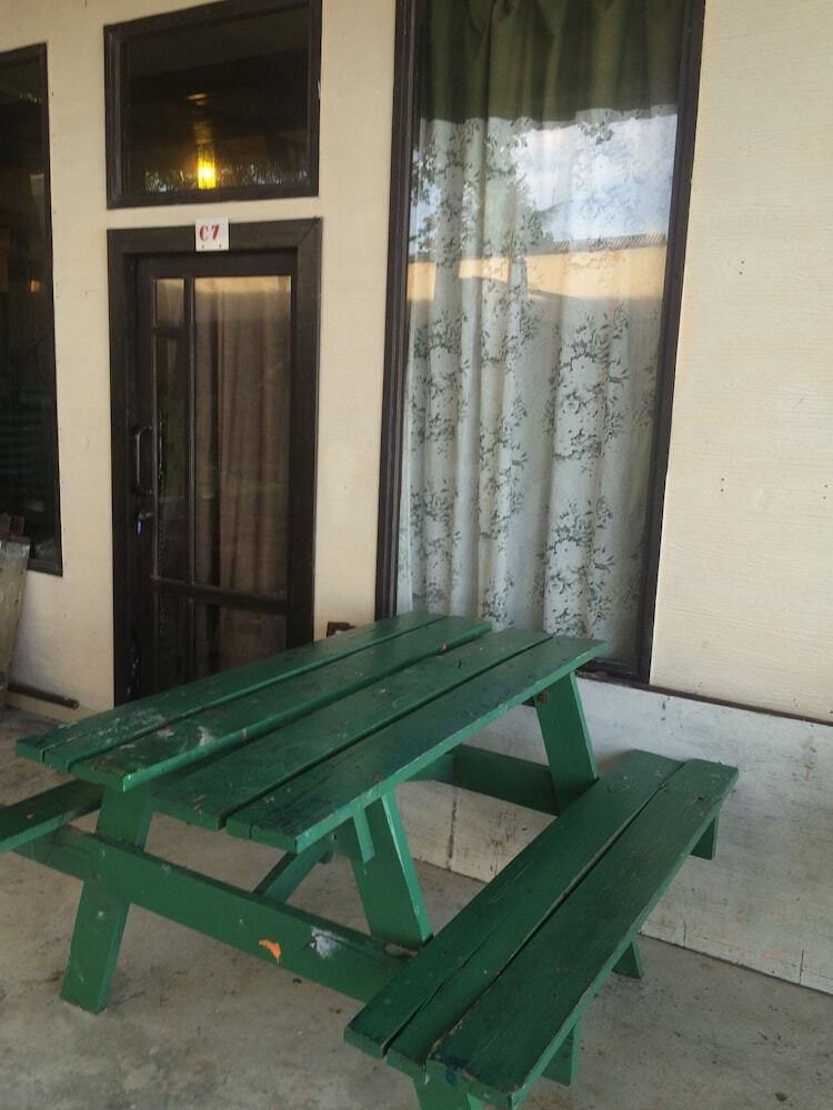 Hostal Supreeya Guesthouse