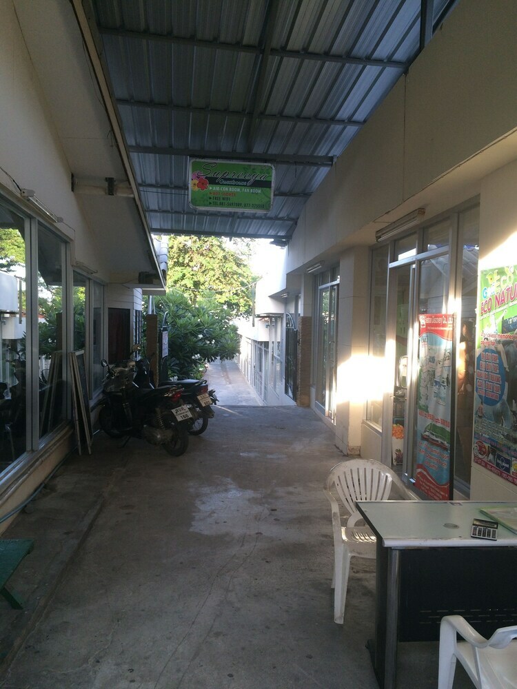 Hostal Supreeya Guesthouse