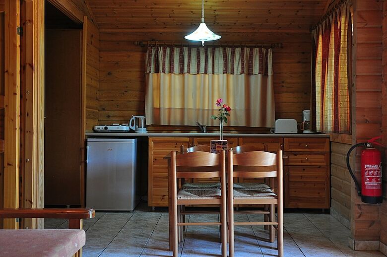 Aparthotel Sandy's Studios Apartments & Log Villas