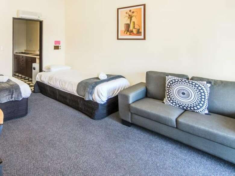 Burwood Manor Motel