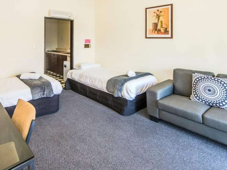 Burwood Manor Motel