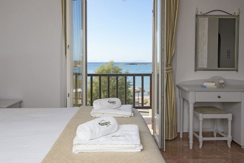Hotel Contaratos Beach