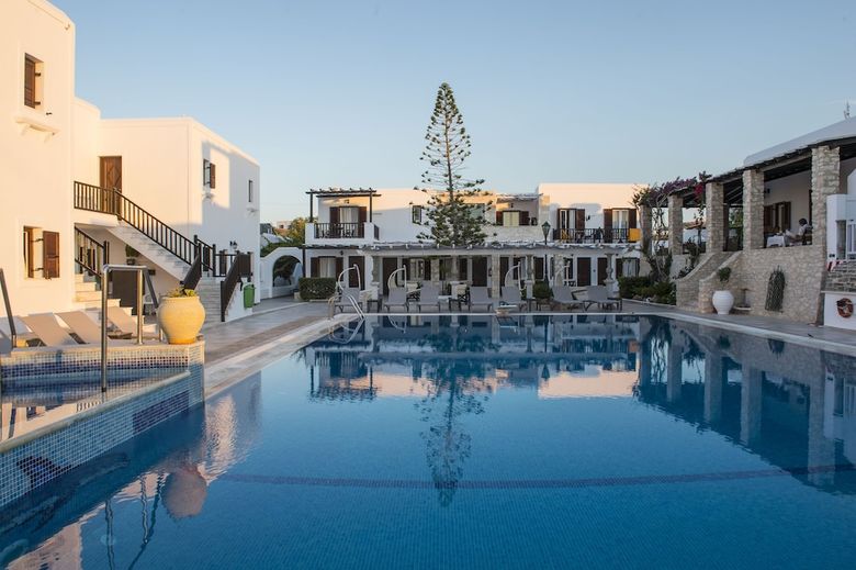 Hotel Contaratos Beach