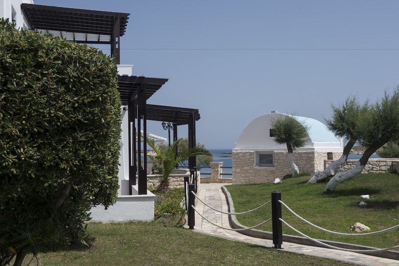 Hotel Contaratos Beach