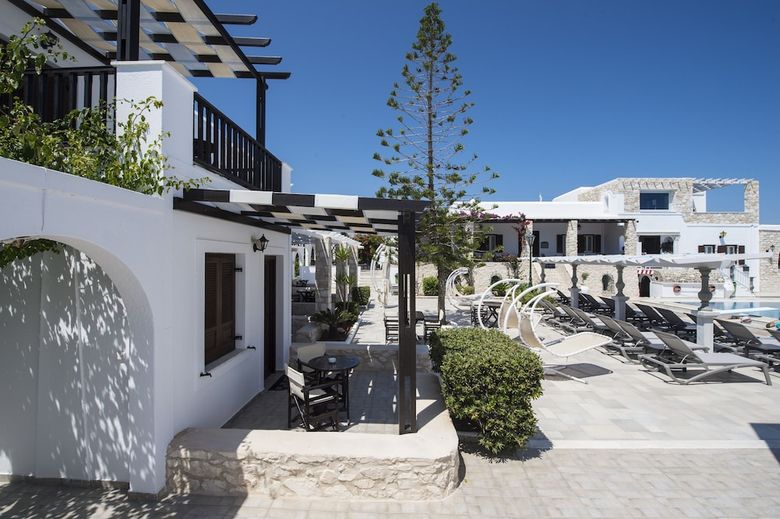 Hotel Contaratos Beach
