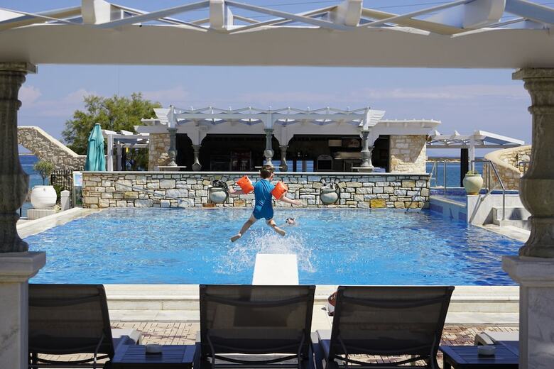 Hotel Contaratos Beach