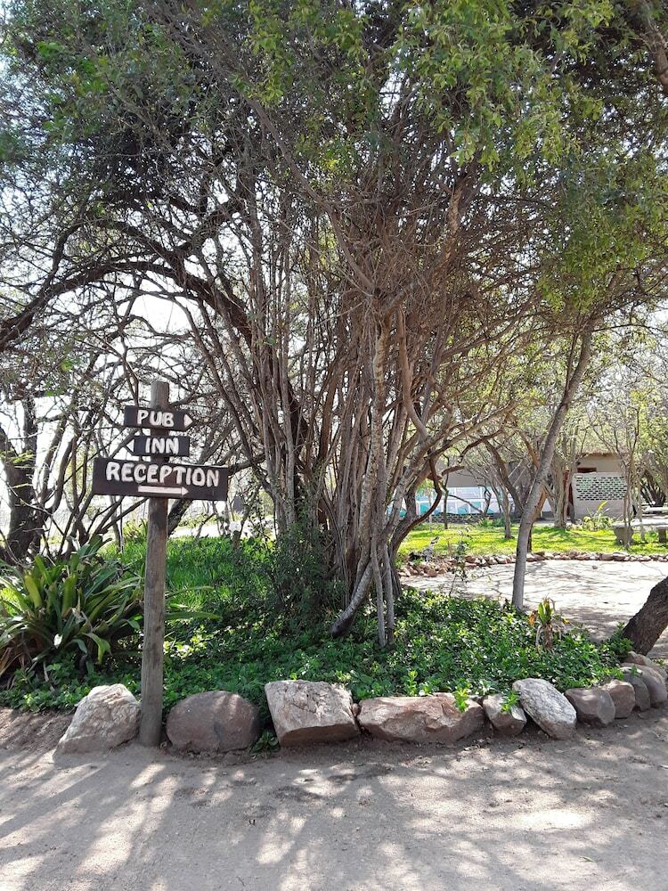 Posada The Bush Pub & Inn