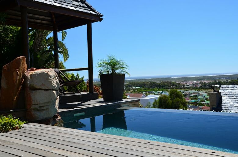 Apartamentos African Violet Guest Suites