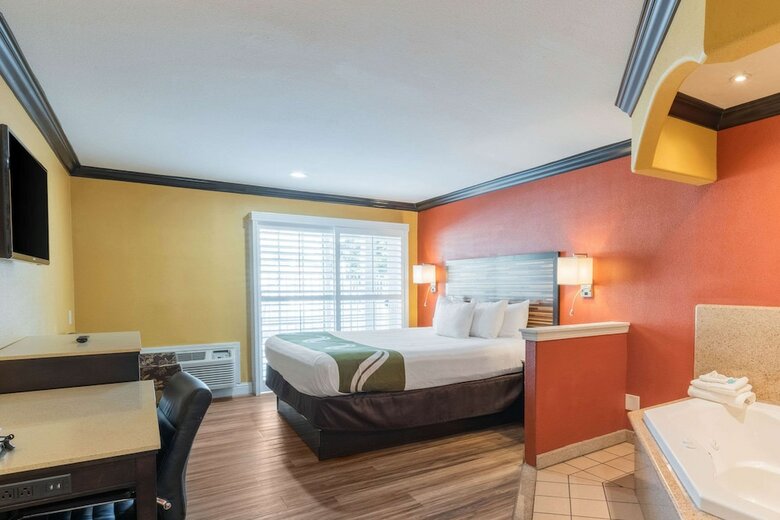 Hotel Quality Inn & Suites