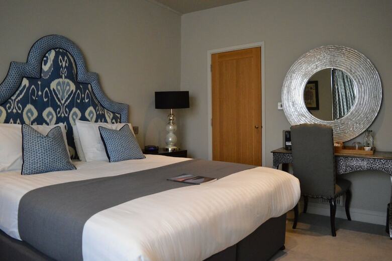 Posada Long Melford Swan