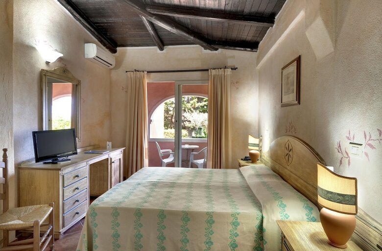 Colonna Beach Hotel