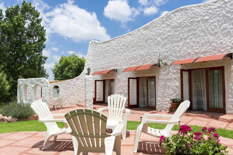 Hotel By Bush Telegraph Lodge