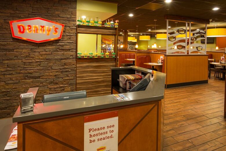 Ramada Hotel & Conference Center By Wyndham Medford
