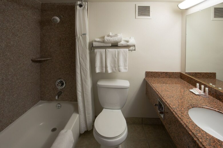 Ramada Hotel & Conference Center By Wyndham Medford