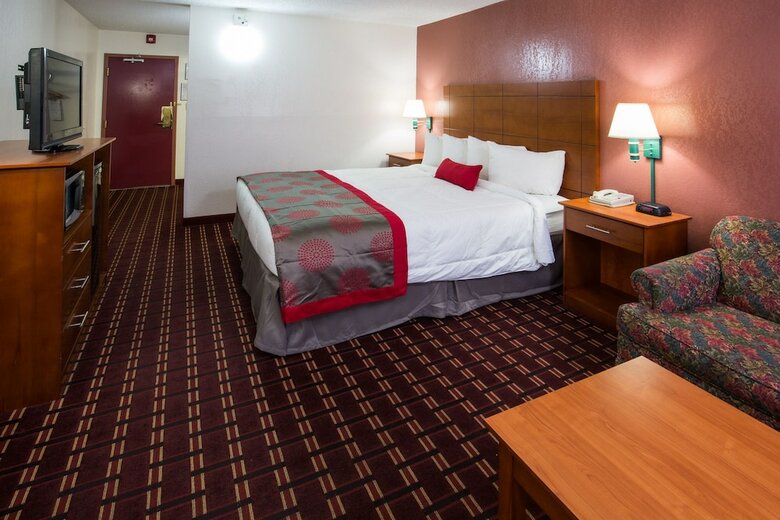 Ramada Hotel & Conference Center By Wyndham Medford