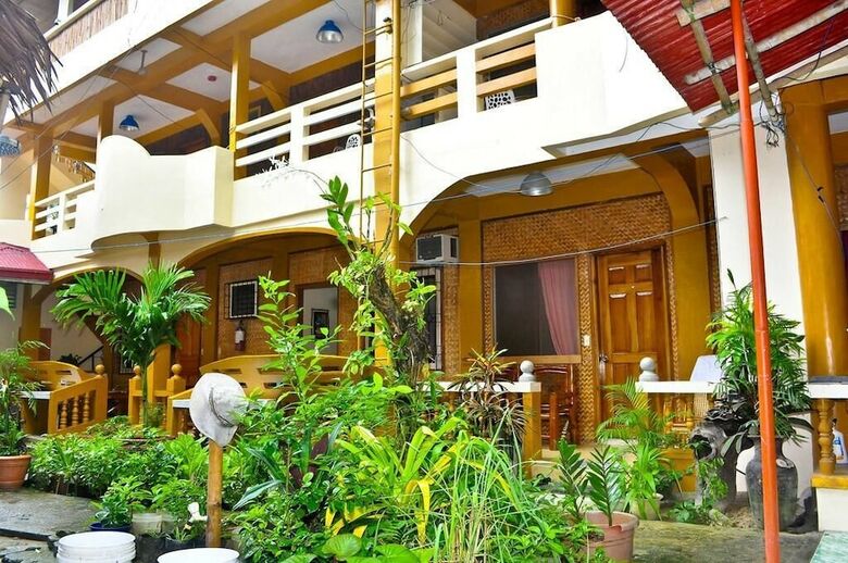 Hotel Escurel Inn
