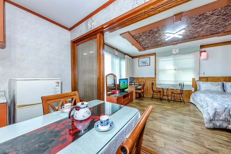 Hotel Gyulhyanggi Pension